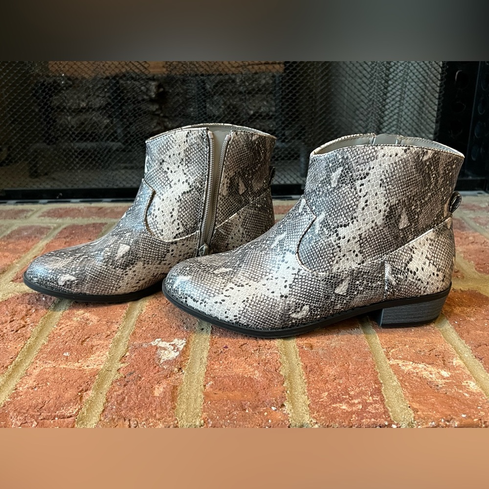 Girls Snake Skin (faux) Booties, size 5